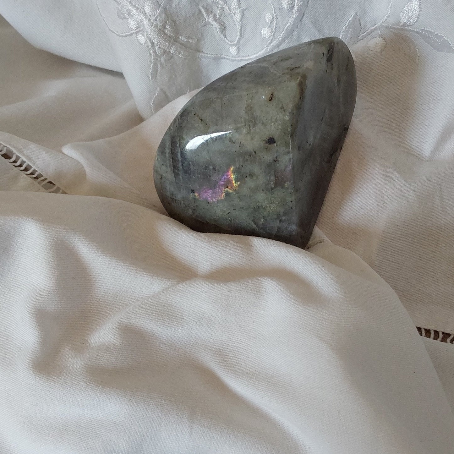 Forme libre Labradorite Violette 2