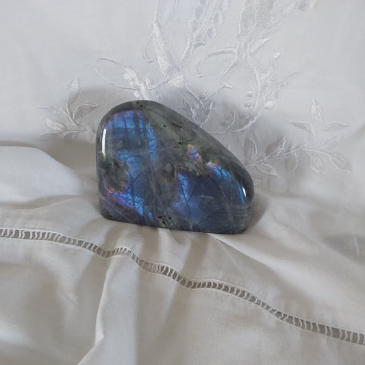 Forme libre Labradorite Violette 3