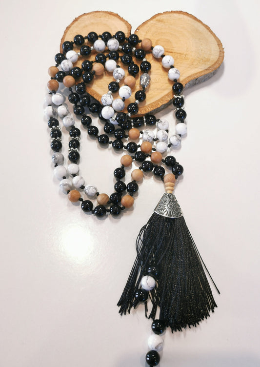 Collier en Onyx Noir, Howlite, Bois de Santal