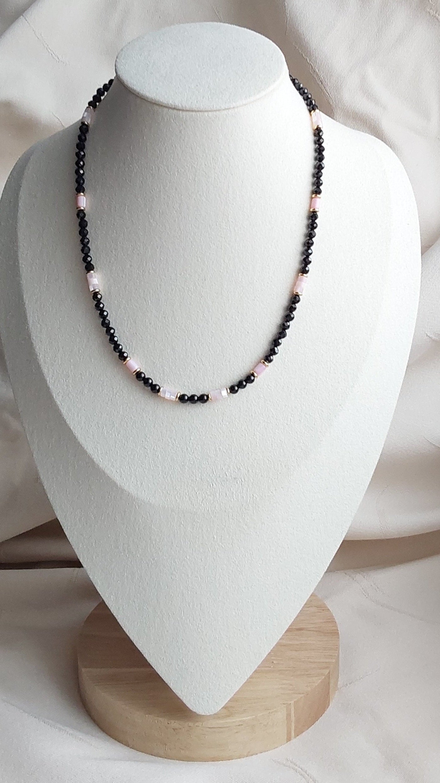 Collier “Élégance Protectrice”